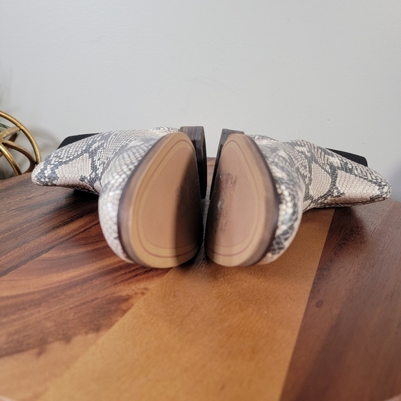 Lucky Brand Haylia Leather Snake Print Chelsea Boots Size 7 Pull on - Picture 9 of 16